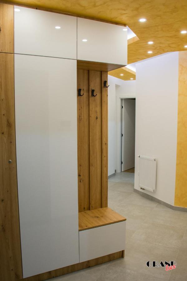 Grand Lux Apartment Doboj Buitenkant foto