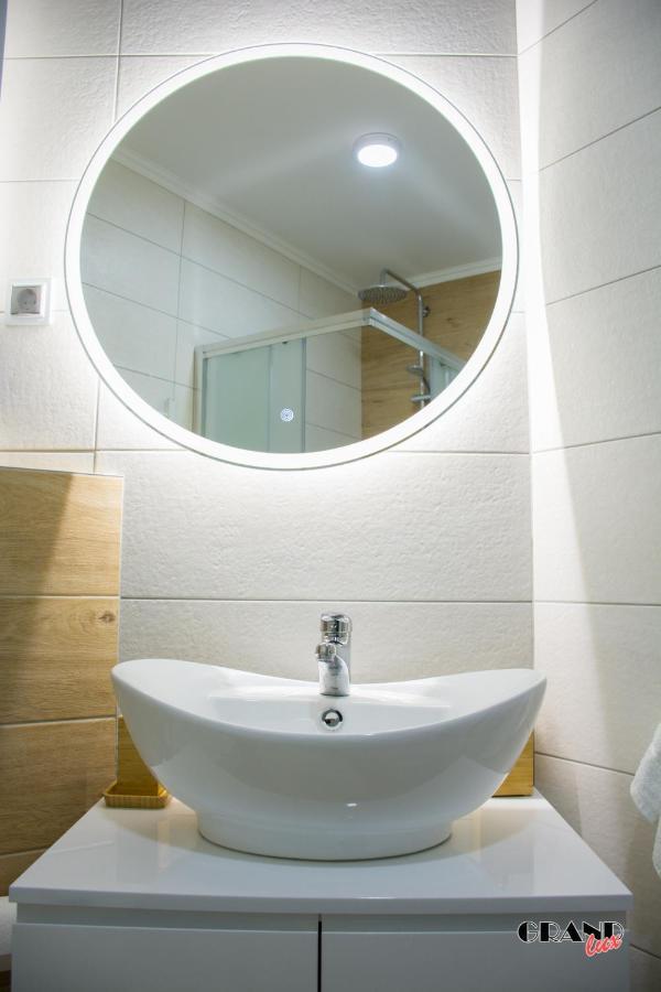 Grand Lux Apartment Doboj Buitenkant foto