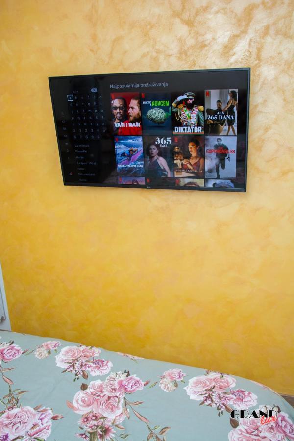 Grand Lux Apartment Doboj Buitenkant foto