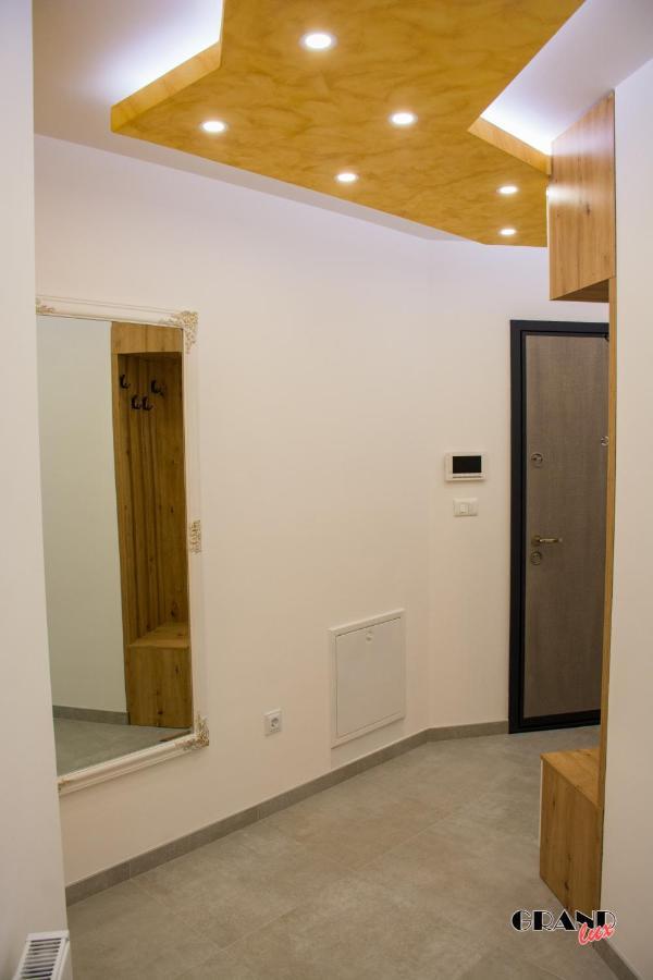 Grand Lux Apartment Doboj Buitenkant foto