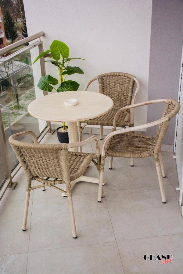 Grand Lux Apartment Doboj Buitenkant foto