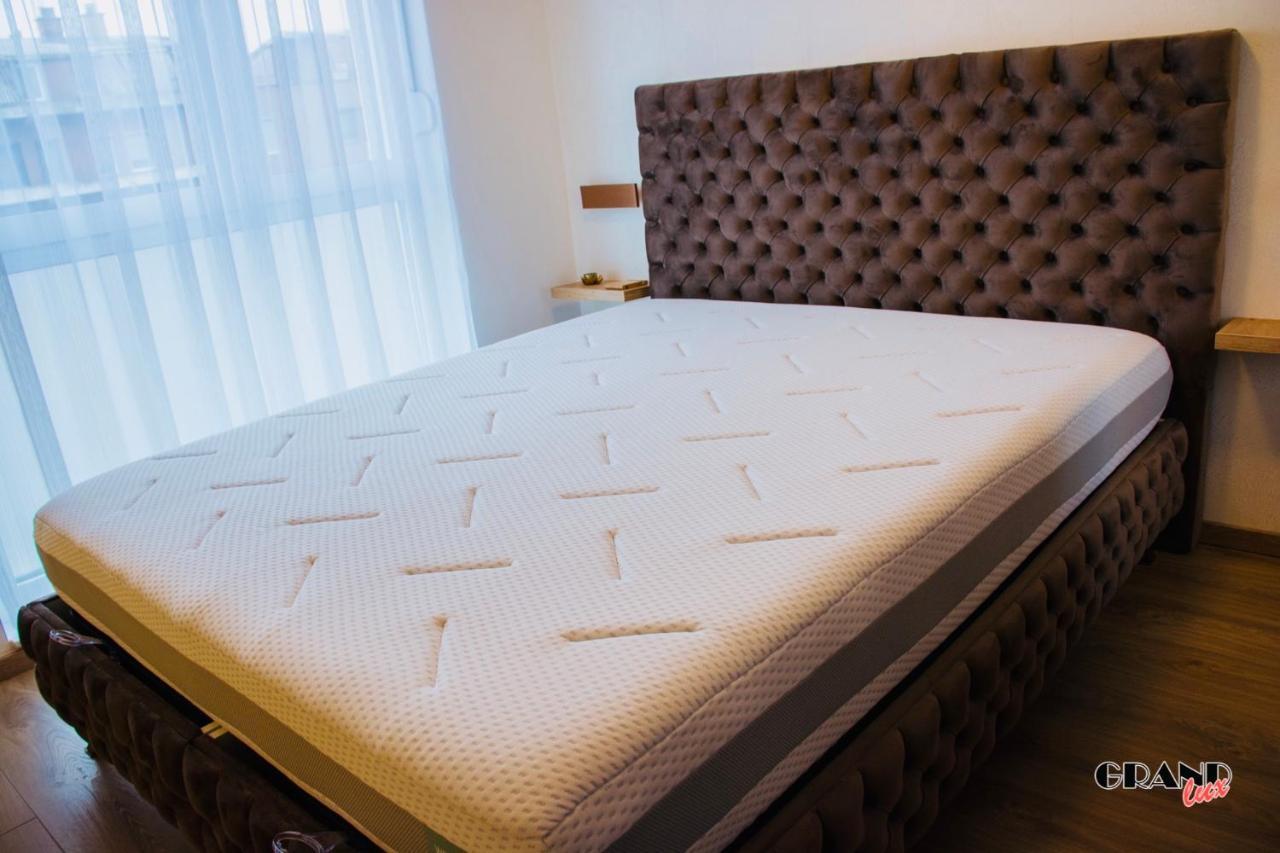Grand Lux Apartment Doboj Buitenkant foto