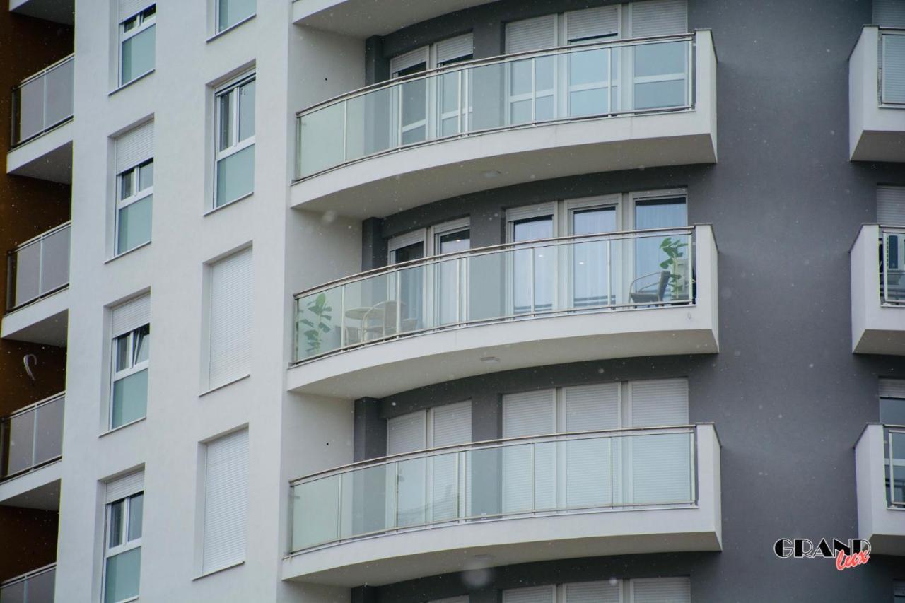 Grand Lux Apartment Doboj Buitenkant foto
