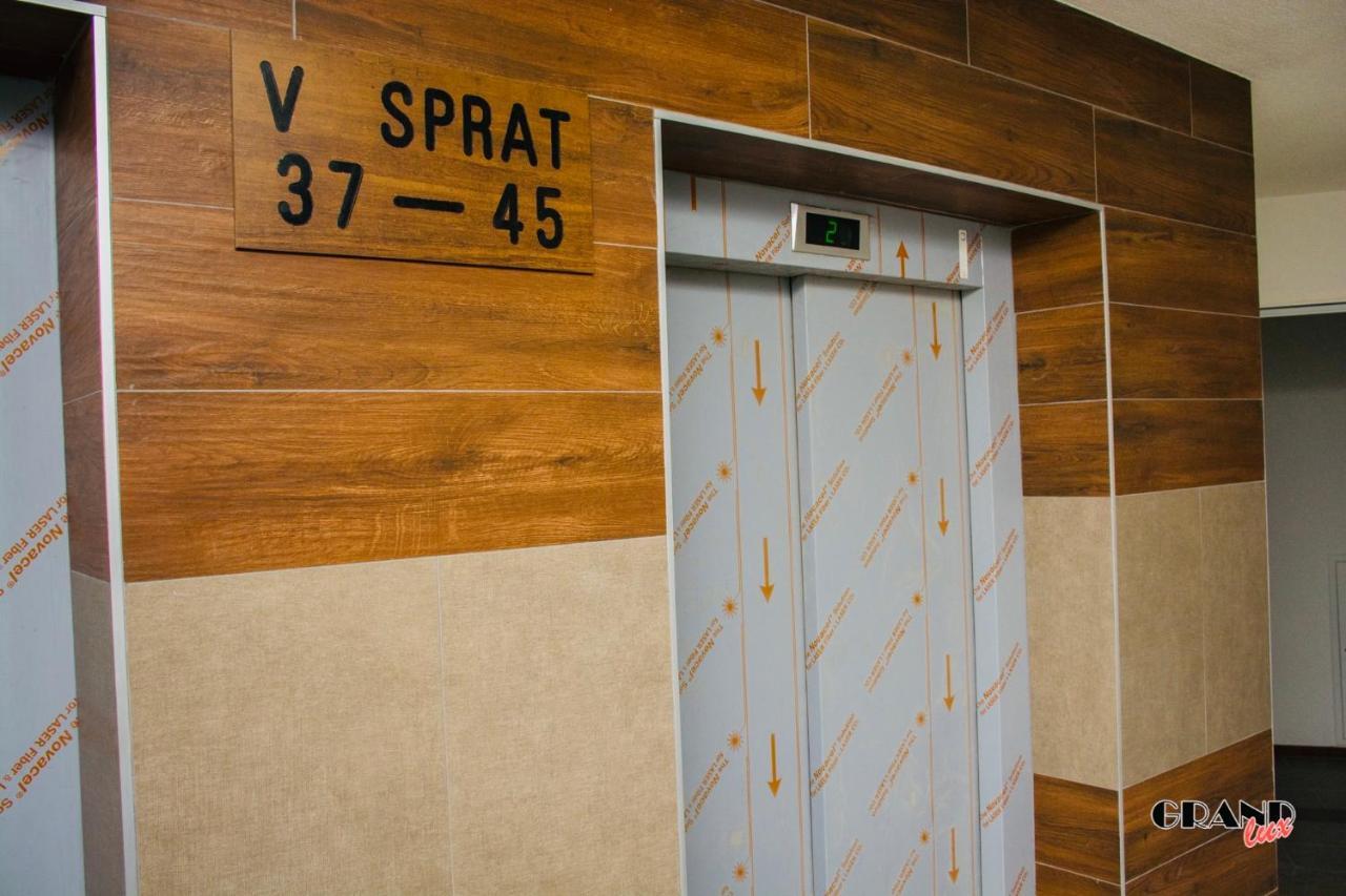 Grand Lux Apartment Doboj Buitenkant foto